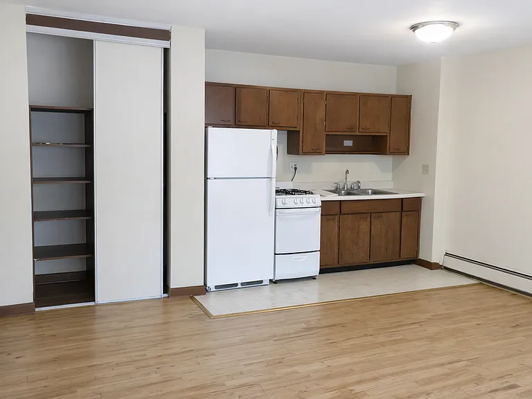 327 University Ave SE — Photo 3