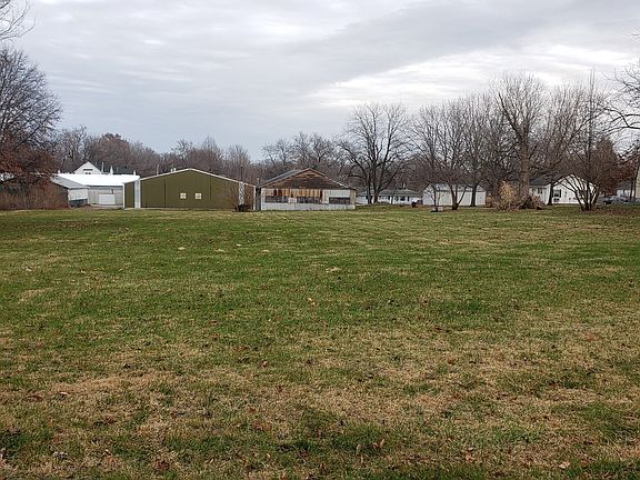 2nd image of 303 Herriman St
