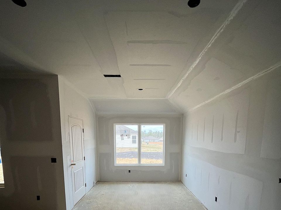 2nd image of 80 Sarah Alyse Ln