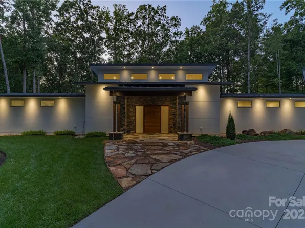 2725 Monarch Dr, Charlotte, NC 28214