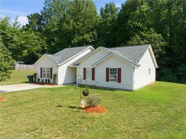 607 Whistling Swan Dr, Greensboro, NC 27455