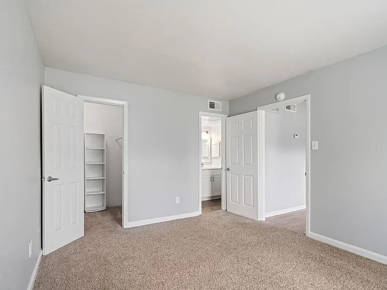 The Montclair — Photo 8