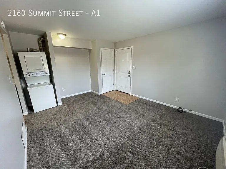 2160 Summit St #A1 — Photo 4