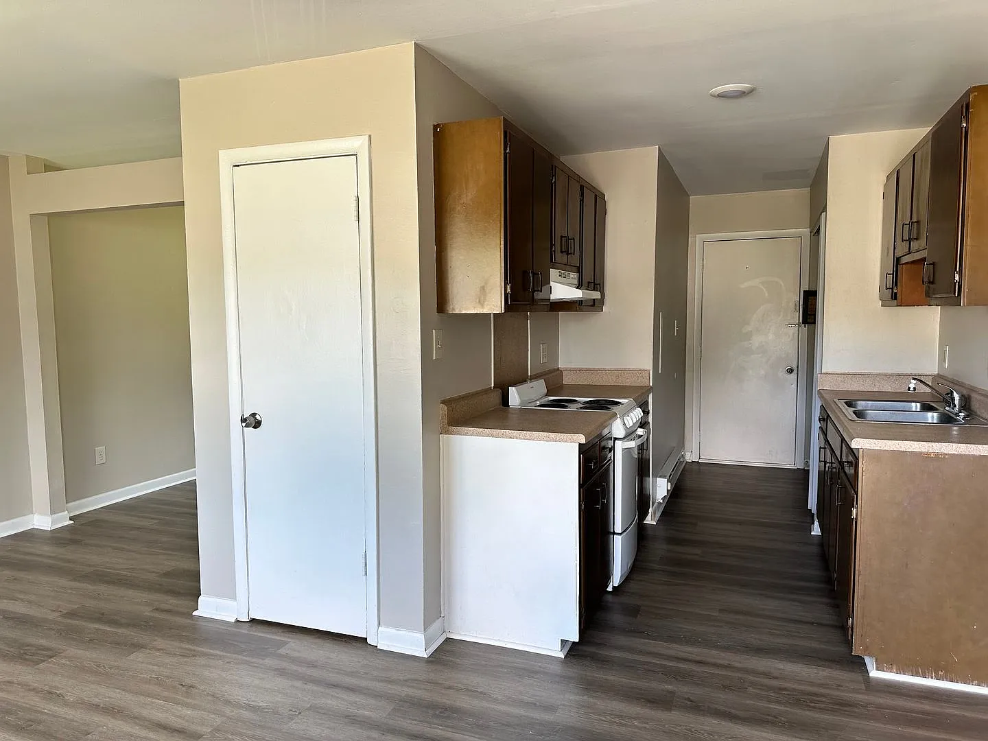 7582 Bellehaven Drive (Unit 19) — Photo 2