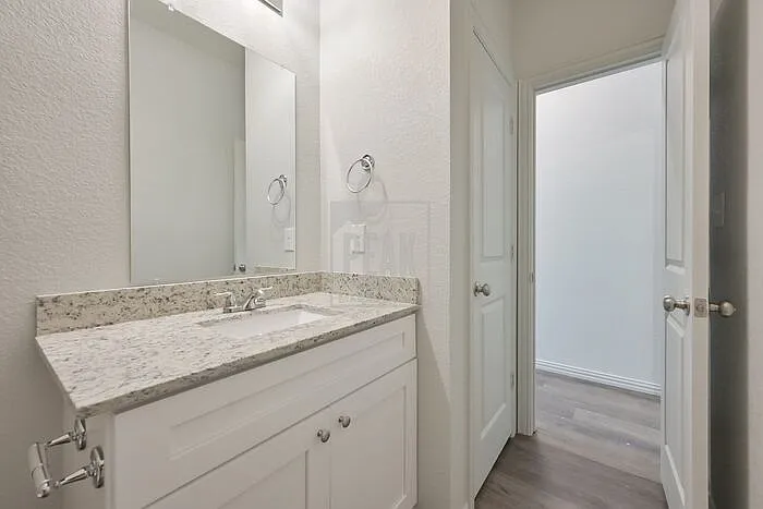 1616 Ash Crescent St — Photo 10