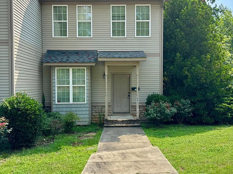 431 Georgetown Cir — Photo 2