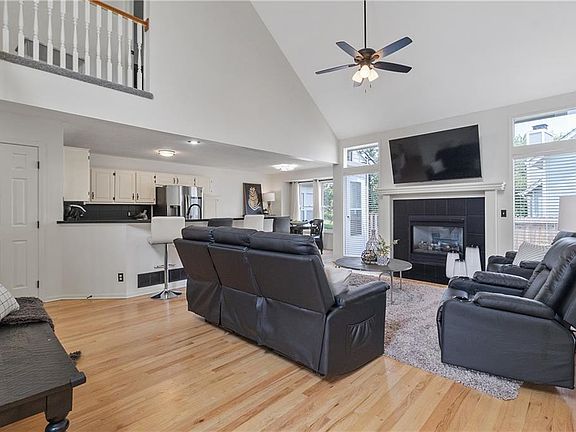 3rd image of 6904 W 156th St