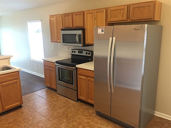 5th image of 840 Mackenzie Cir