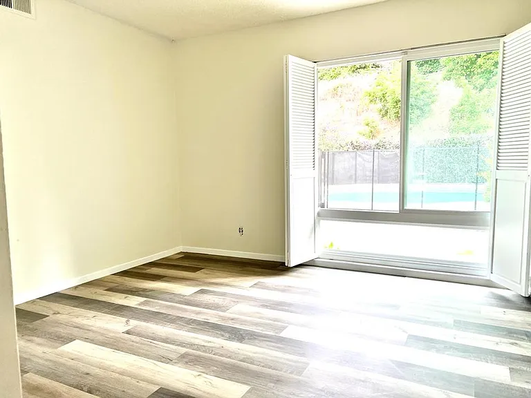 24360 Crestlawn St — Photo 18