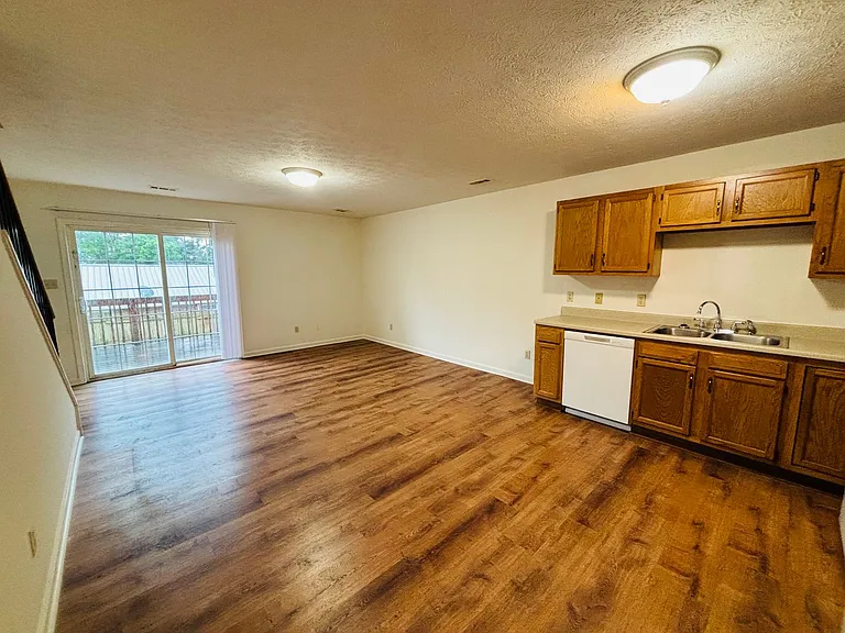 105 Majestic Dr — Photo 4