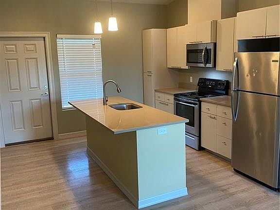 3rd image of 705 W Murphy Ave