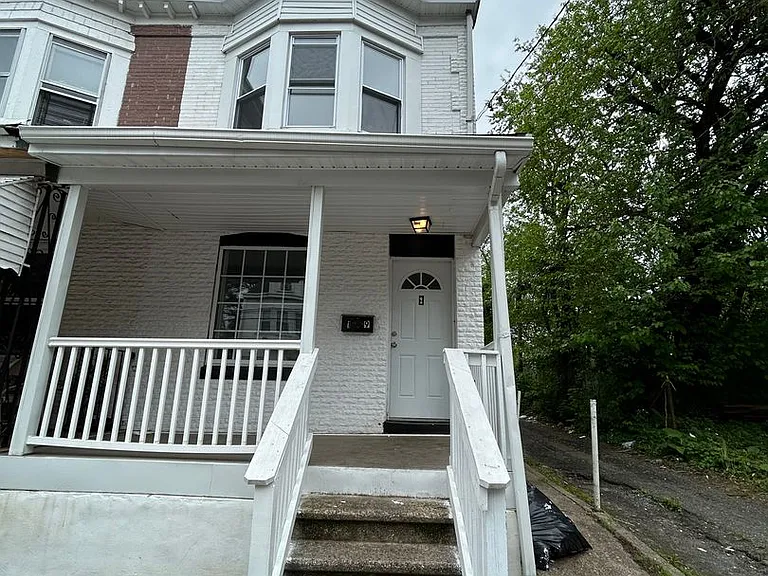 19 E Ingham Ave — Photo 2