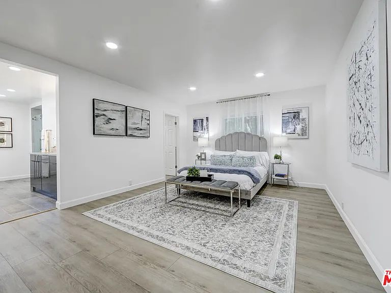 344 S Camden Dr — Photo 14