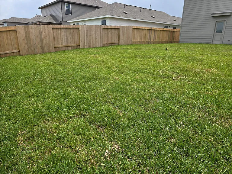25560 Blossom Ct — Photo 24