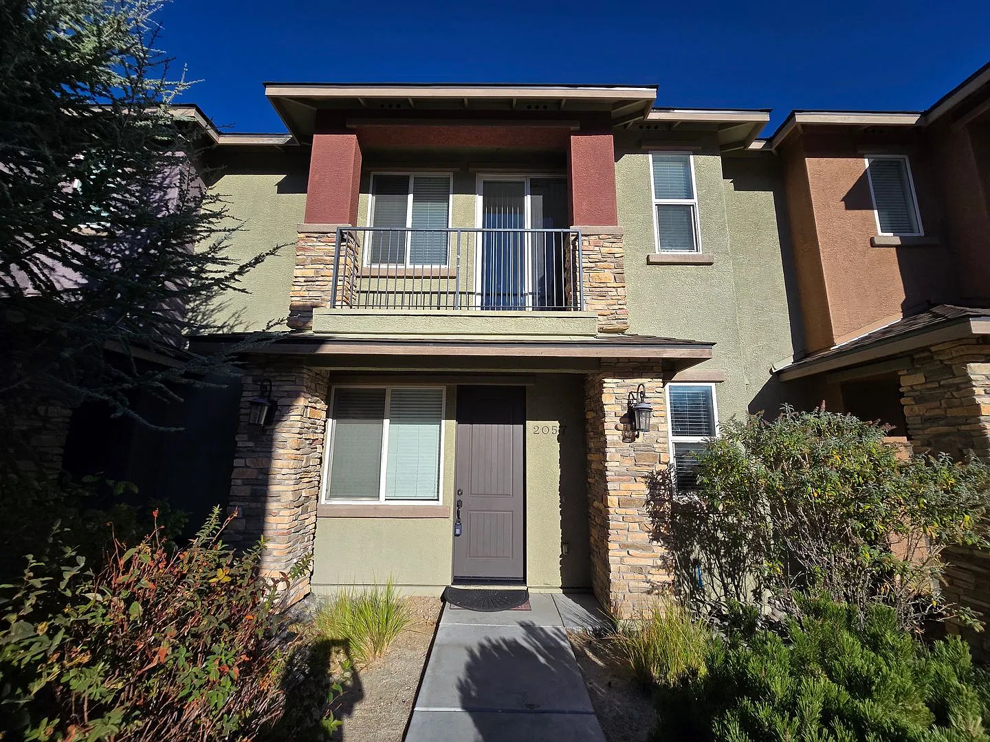 Sunlit Reno Home with Spacious Loft, Balcony & 2-Car Garage — Photo 2