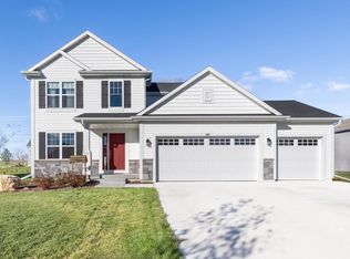 686 Lambert Dr, Slinger, WI 53086