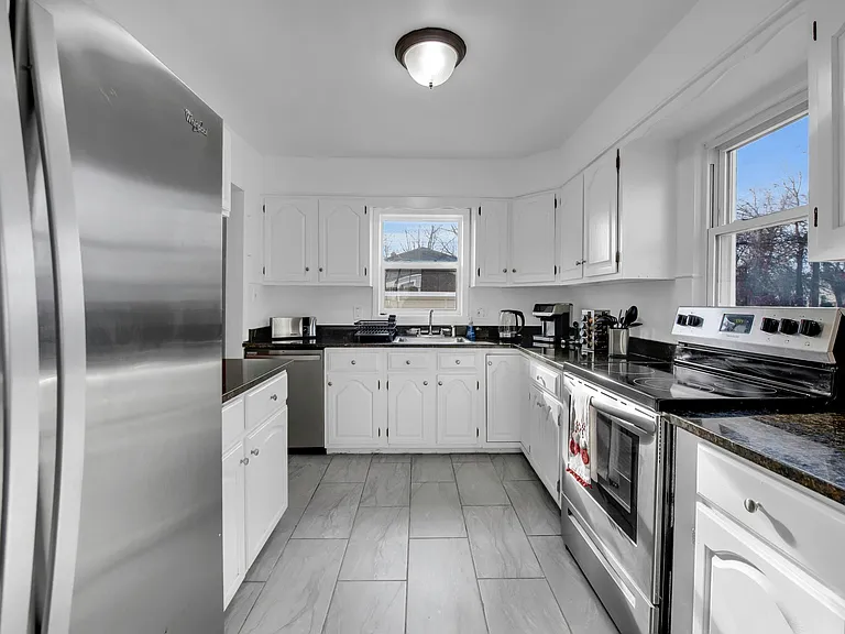 1708 Brockton Ave — Photo 3
