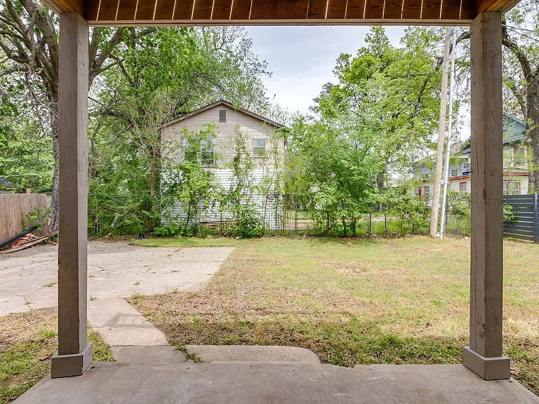 1209 NW 11th St — Photo 54