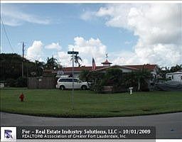 5th image of 1700 SW 32nd Ct
