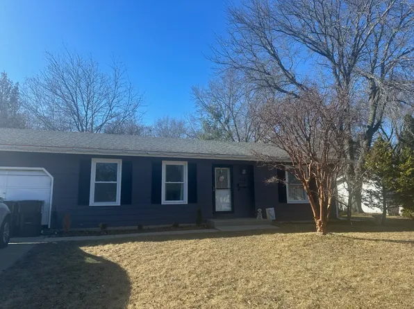 1103 N Oakwood Dr, McHenry, IL 60050