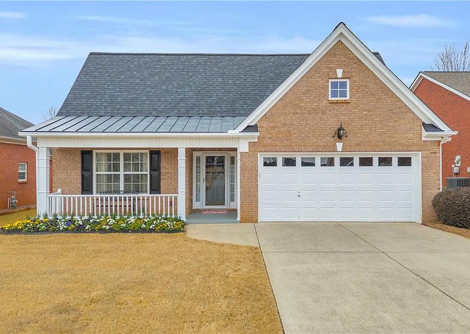 1st image of 559 Bellbrook Ln