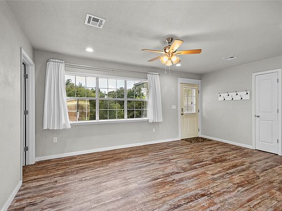 3rd image of 272 S Napier Ave