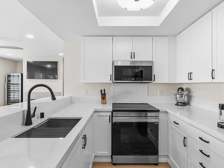 3961 Hortensia St #H10 — Photo 5
