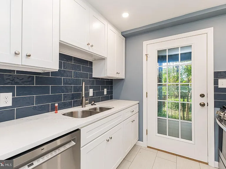 100 N George Mason Dr #3 — Photo 14