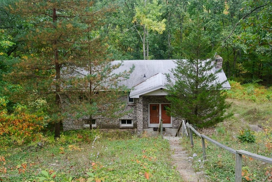 8945 Vergennes St SE, Ada, MI 49301 Zillow