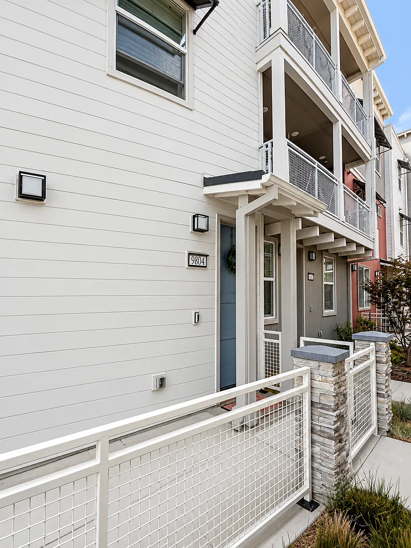 Stunning 2-Bedroom, 2-Bath Home for Rent with Gorgeous Views! — Photo 2