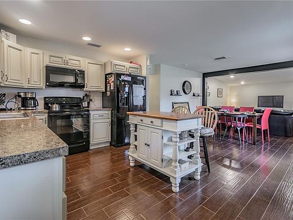 4th image of 4719 W Iowa Ave