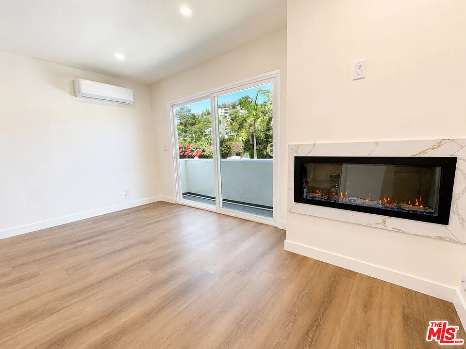 2 bed, 2.5 bath, 1400 sqft, $4,250 — Photo 4