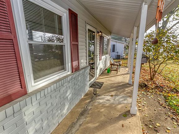 2nd image of 504 Hollybrook Dr