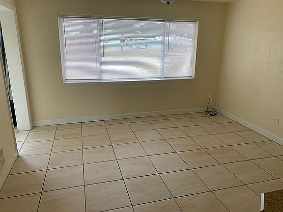 4th image of 42 Beechwood Dr