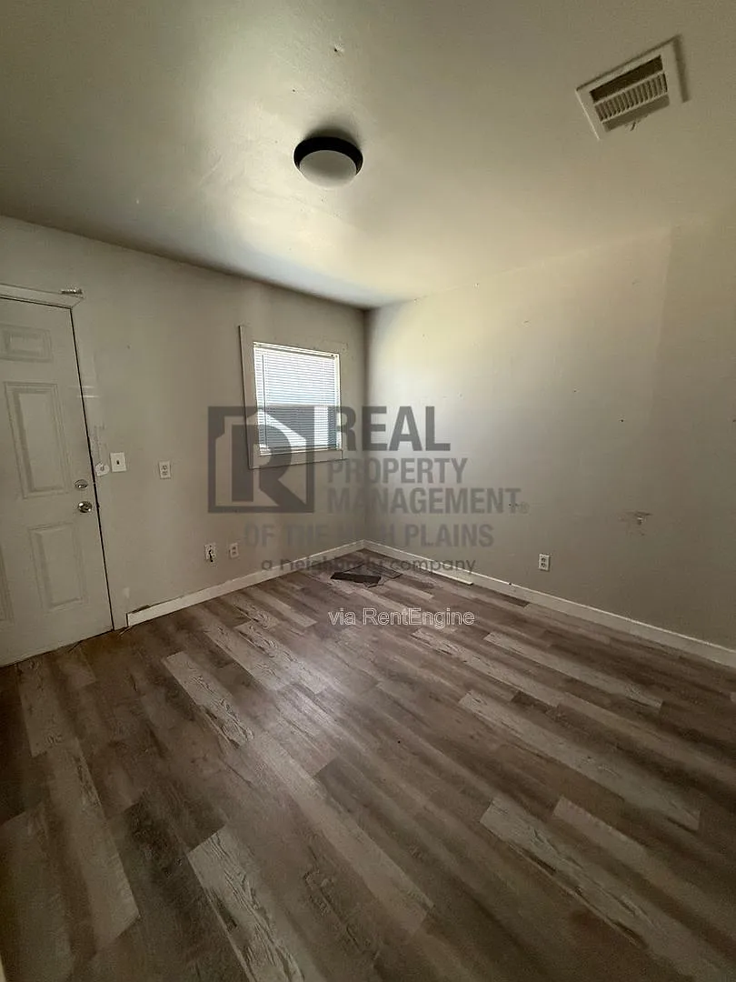 2 bed, 1.0 bath, $800 — Photo 4
