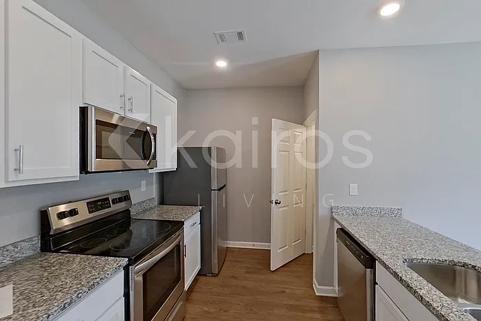 3 bed, 2.5 bath, 1304 sqft, $1,545 — Photo 4