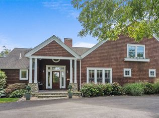 110 W Islip Rd, West Islip, NY 11795