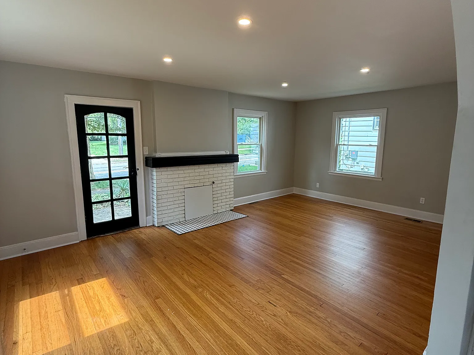 3 bed, 1232 sqft, $1,785 — Photo 2