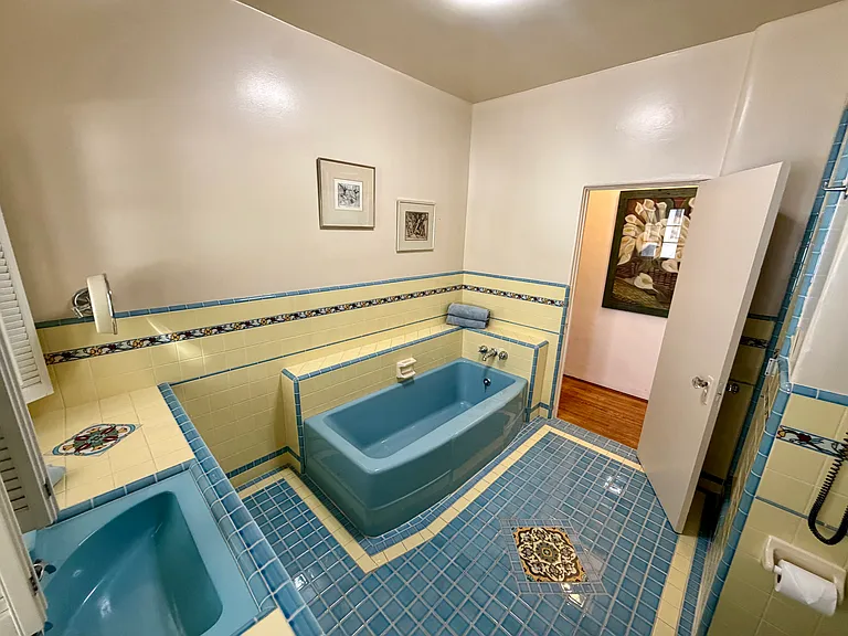 311 Amalfi Dr — Photo 52