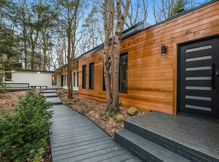 7920 Deepwell Dr, Bethesda, MD 20817