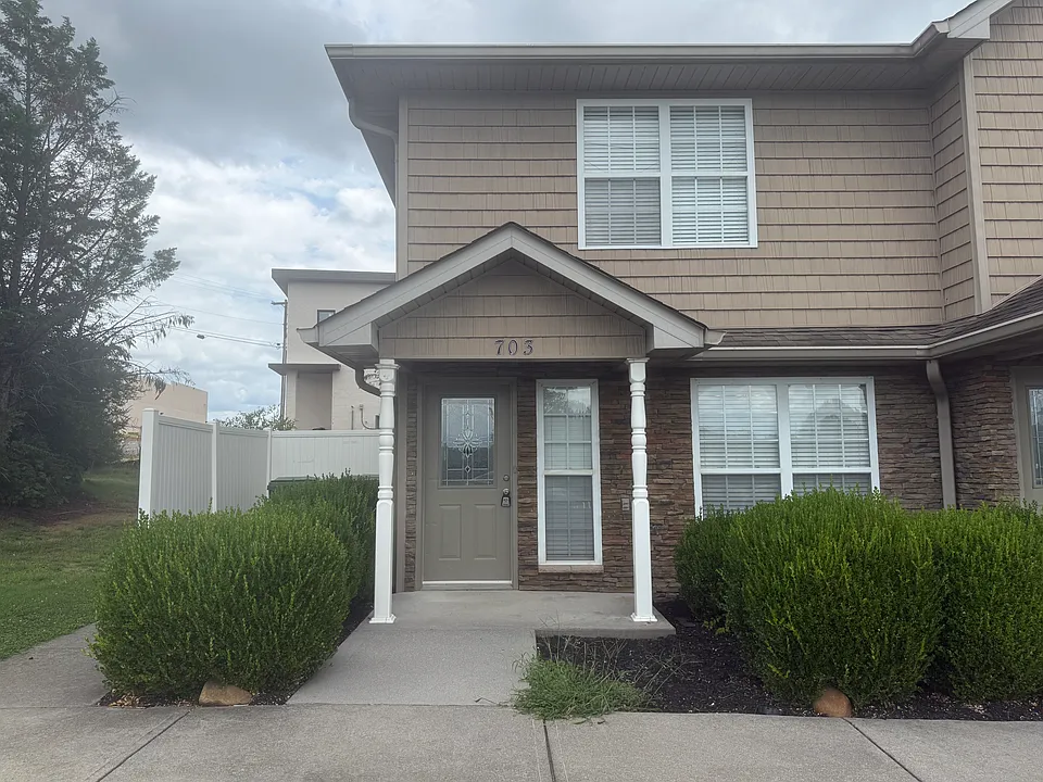 703 Casey Ln