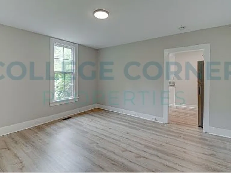 639 S Poplar St #C — Photo 8