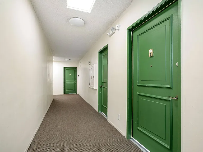 319 S. Clark Drive — Photo 25