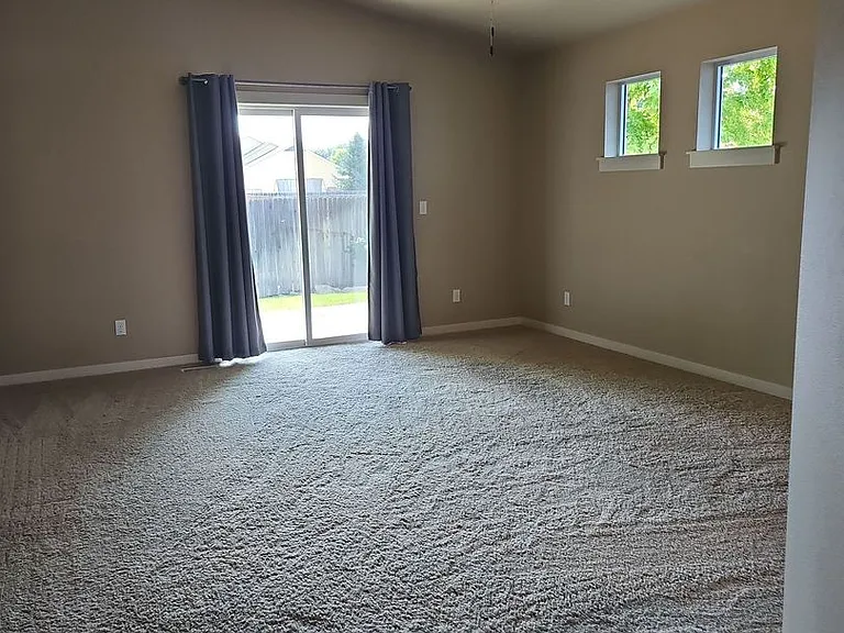 5664 N Hertford Way — Photo 4