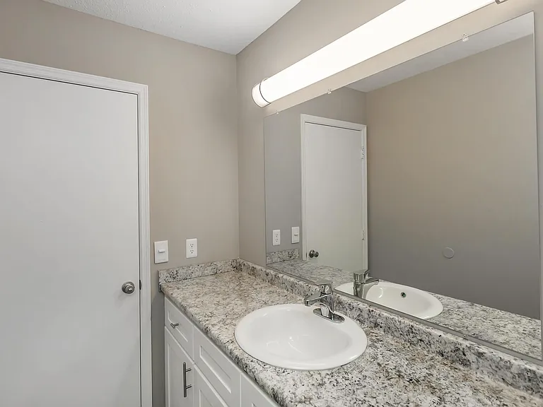 Laurel Ridge Apartments — Photo 28