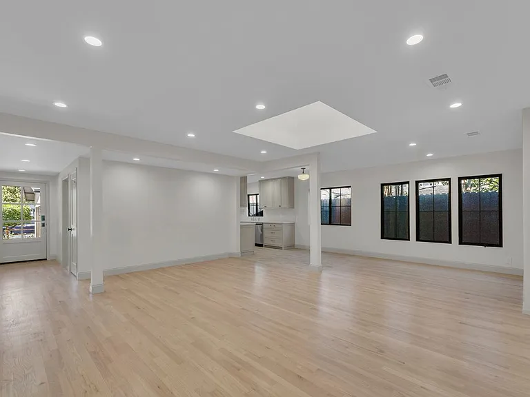 4316 Bellaire Ave — Photo 6
