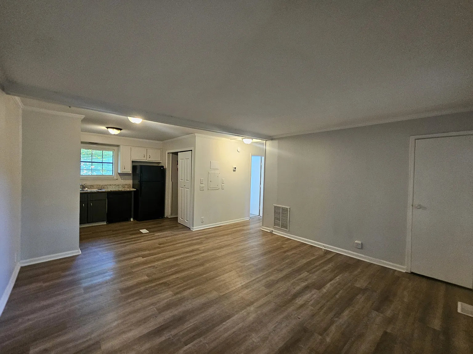 887 Westland Dr SW — Photo 4
