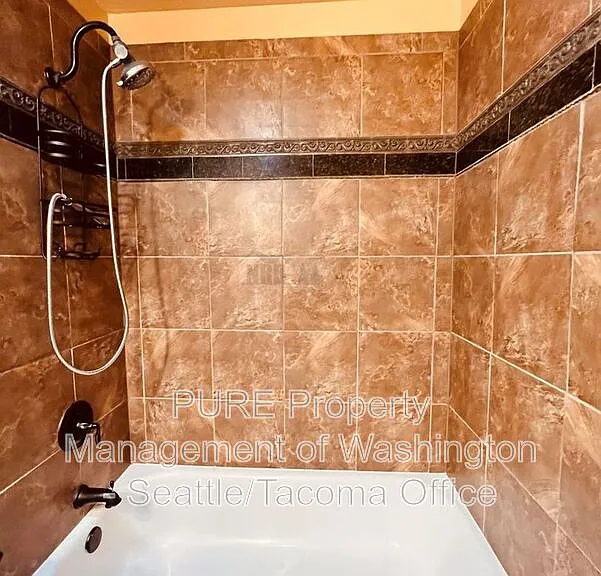 4215 N Vassault St #B — Photo 7