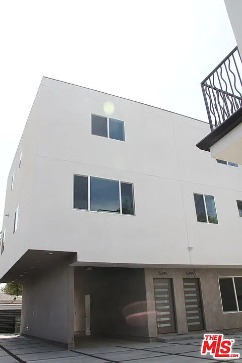 3 bed, 3.0 bath, 1400 sqft, $4,000 — Photo 3