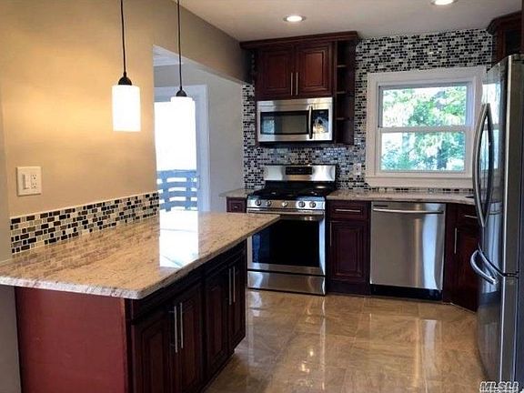 4th image of 4 Garnet Ln